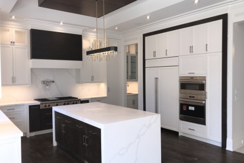 Two toned Transitional kitchen